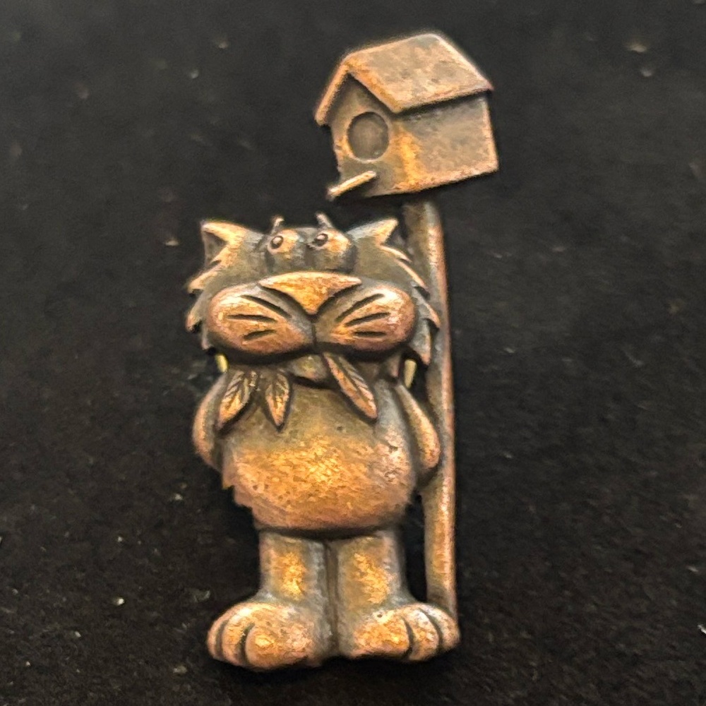 Vintage Gold Cat and Birdhouse Lapel‎